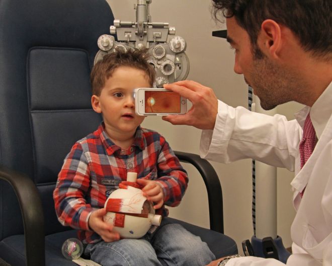 Screening della retina con lo smartphone: nasce D-Eye