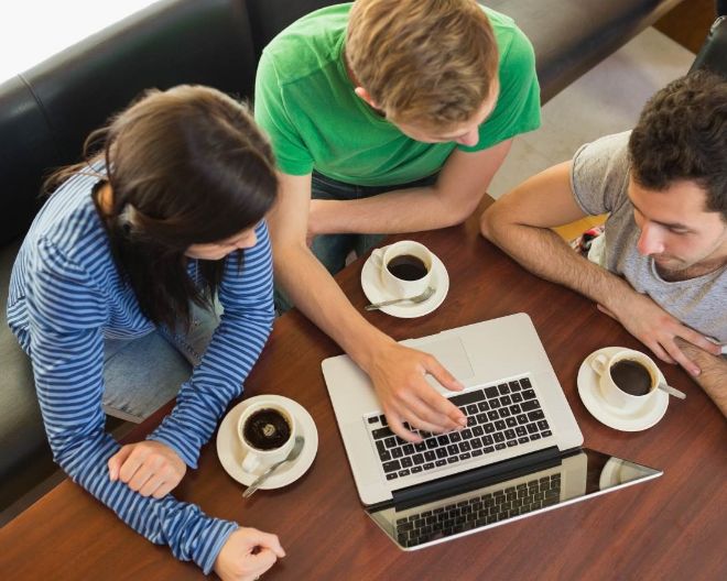 Il “doping” naturale dello studente: tè e caffè. Intervista al cervello