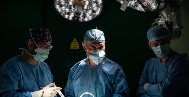 Impiantato neurostimolatore midollare per tornare a camminare
