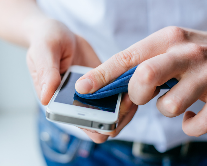 Solo le mani o anche lo smartphone? Alcuni oggetti quotidiani da disinfettare